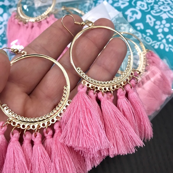 NEW!๐๐๐PINK!๐TASSEL HOOPS!๐๐๐SO BEAUTIFUL! - Picture 5 of 8